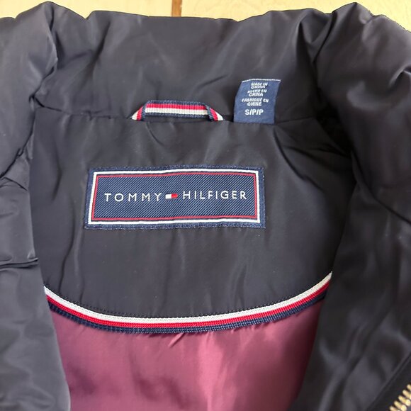Tommy Hilfiger‎ Women's Black Puffer Vest S Pristine Condition Wine Interior - Picture 2 of 8